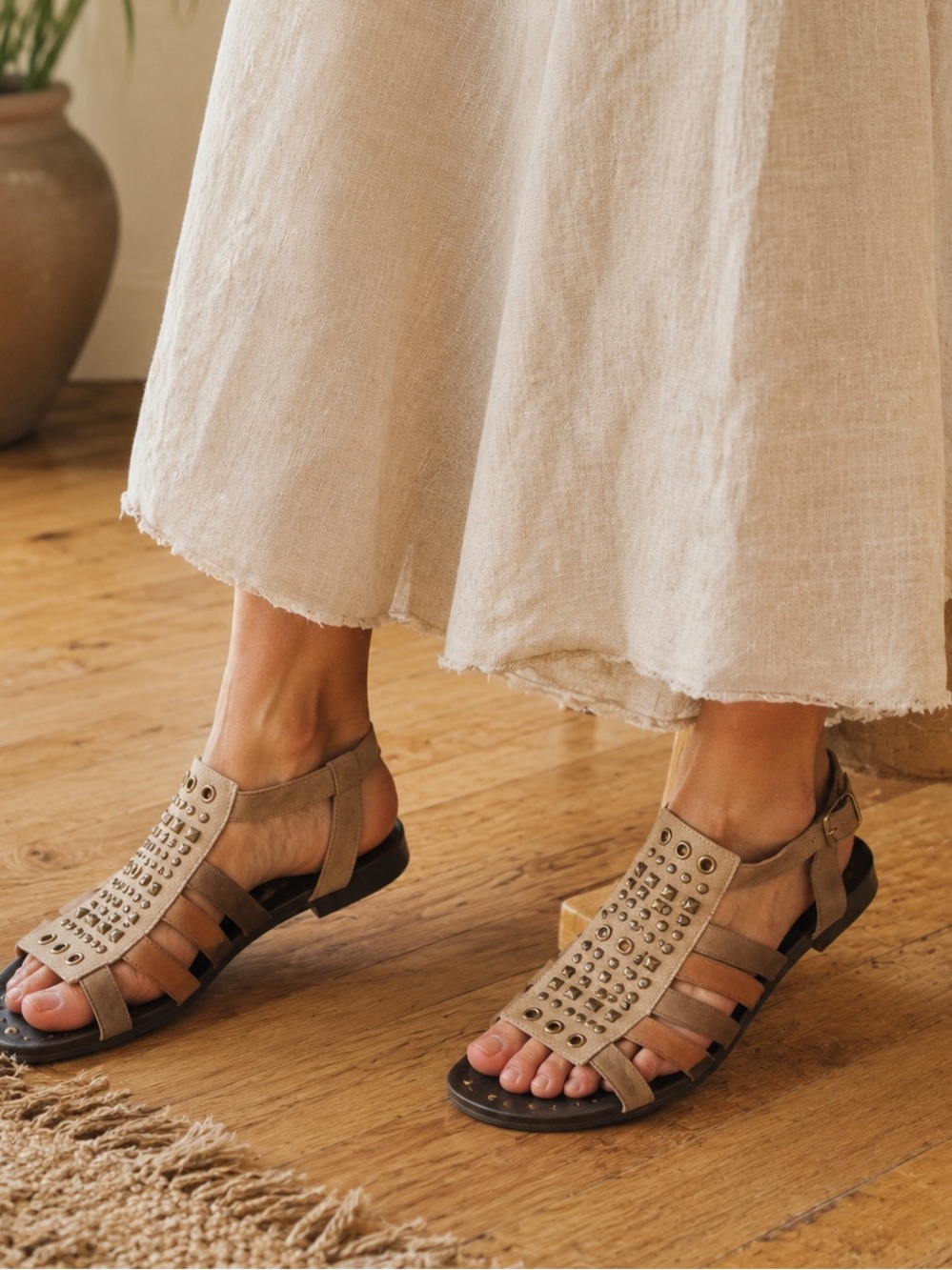 Dolce Vita Studded Boho Sandals Size 10
